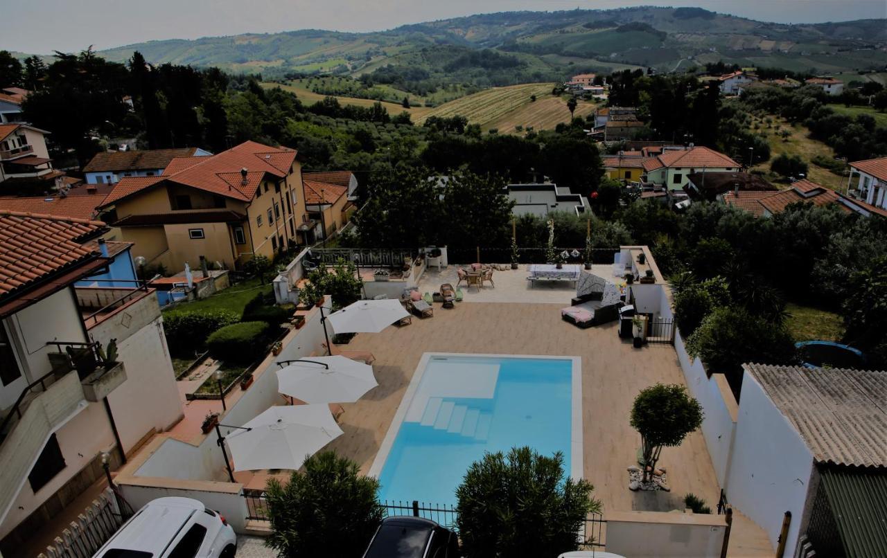 Bed And Breakfast La Pecora Rosa Sant'Omero Exteriör bild